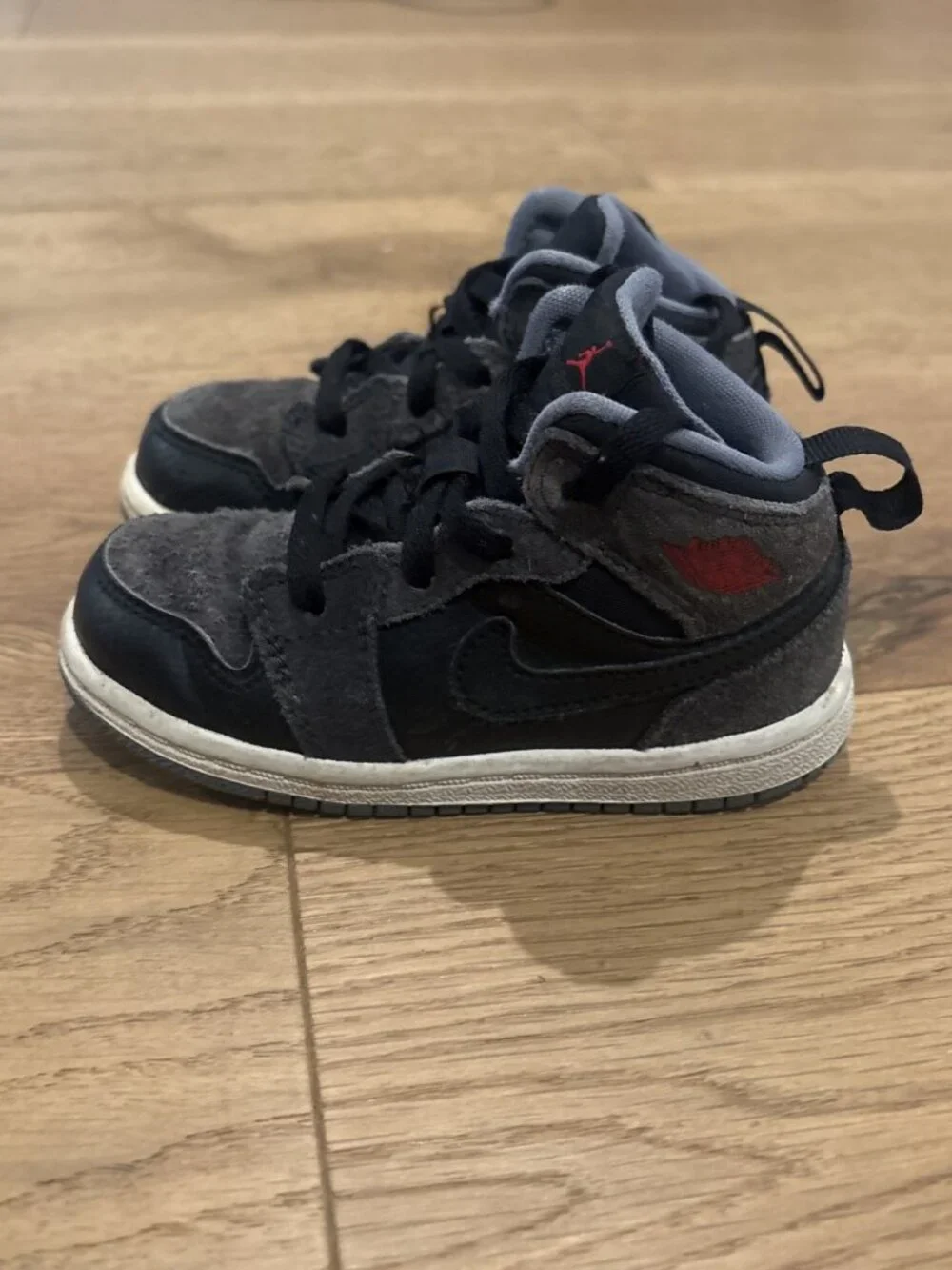 Air Jordan Retro 1 Kids Size 7C Sneakers Athletic Shoes